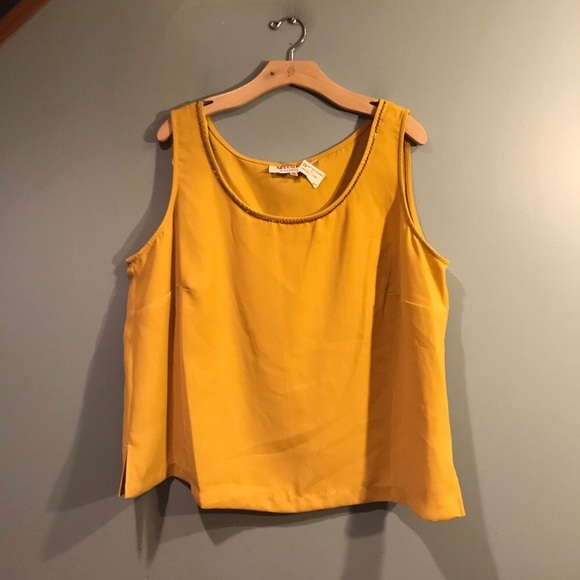 Maxie Klein Tops - 🤑 Dressy tank 3/$13
